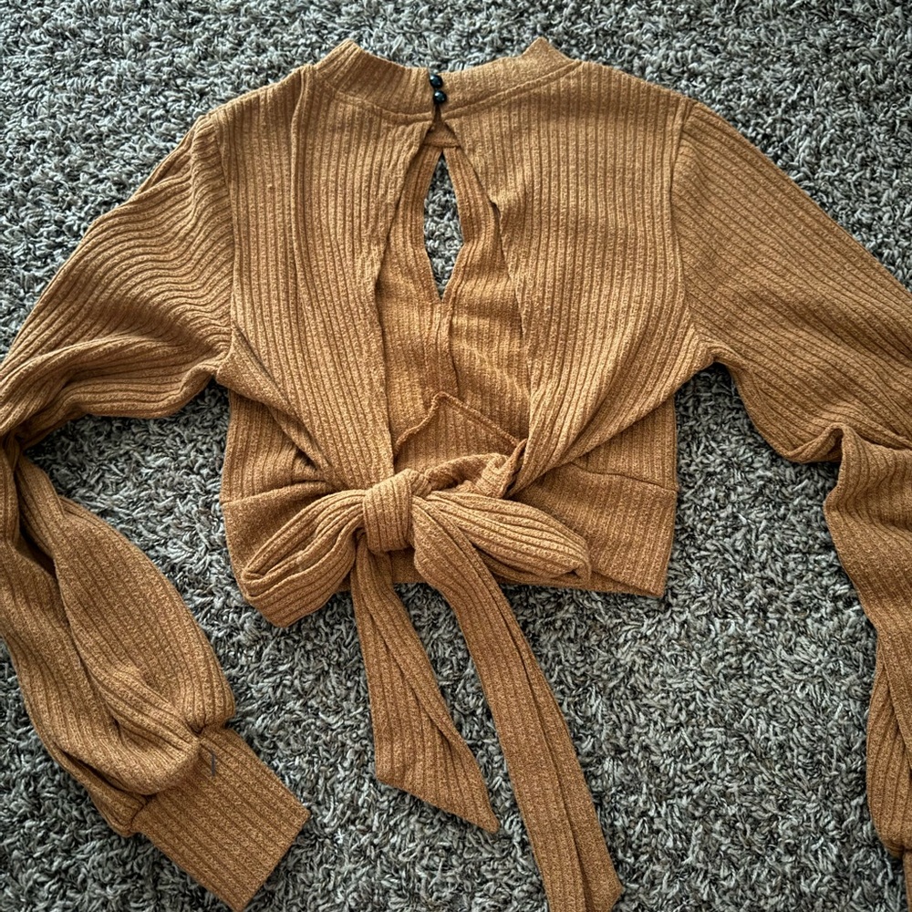 Cropped Top - Picture 9 of 9
